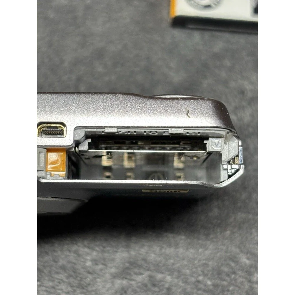 Fujifilm Finepix JX250 14MP 5X Zoom Digital Camera Untested For Parts/Repair